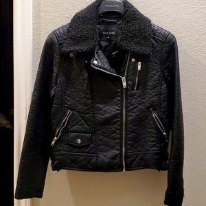 Black Rivet leather jacket, SZ XL, Removable neck fur.